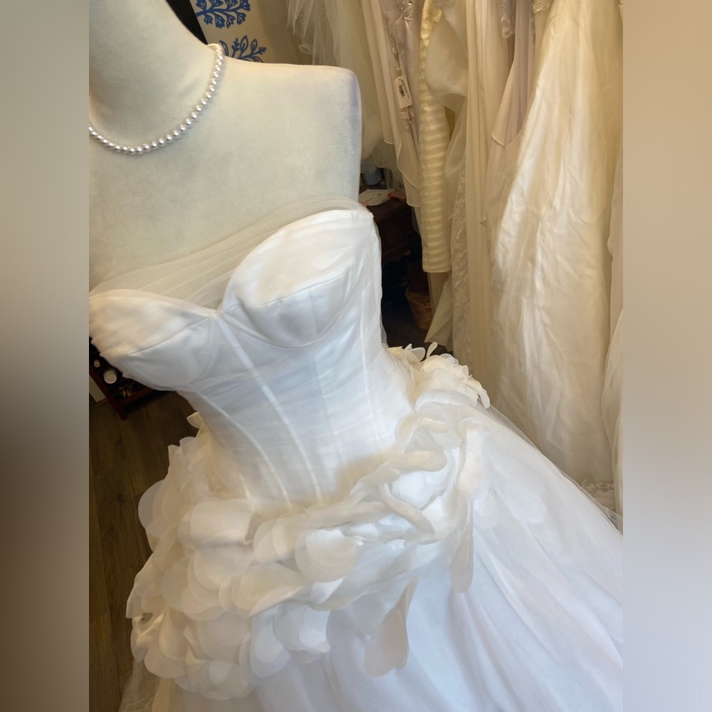 Vera Wang White Strapless Ball Gown Wedding Dress with Floral Waist - Picture 3 of 13